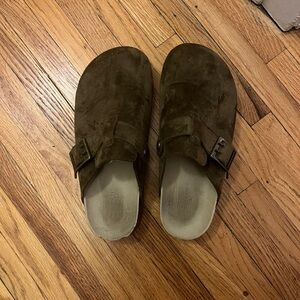 American Eagle Outfitters clogs